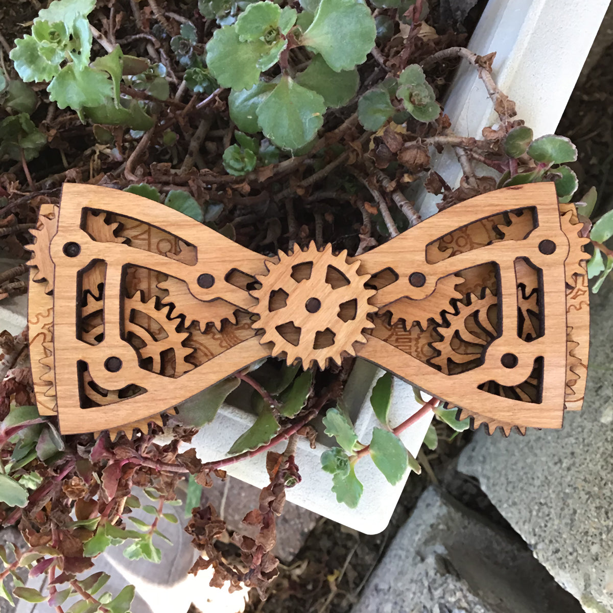 Maximus - Cherry Wood Moving Gear Bow Tie
